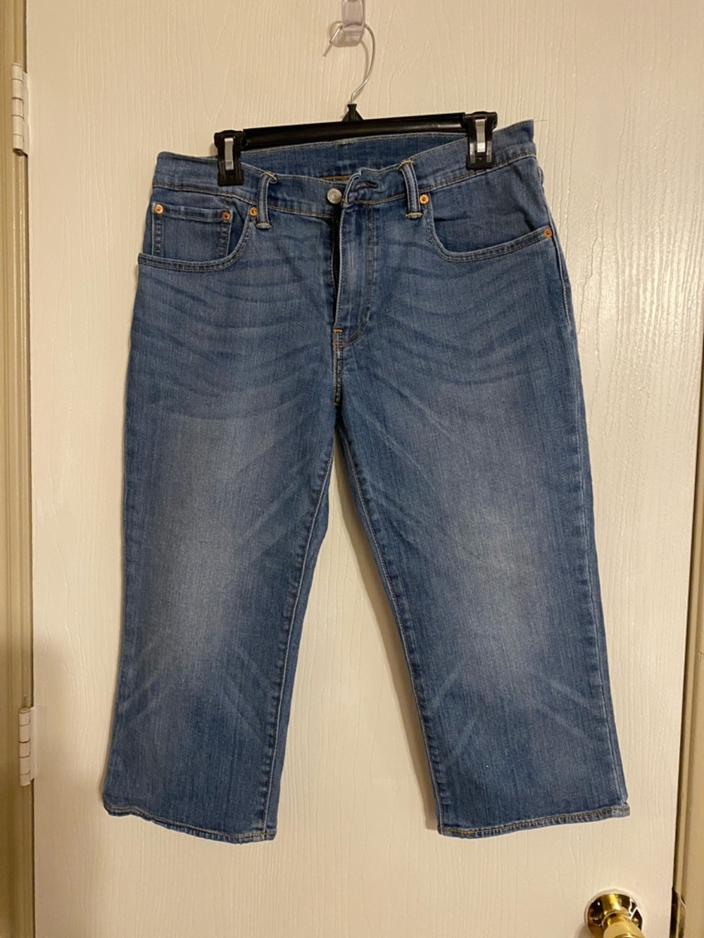 Levi's Women's Medium Blue Cropped Straight Jeans